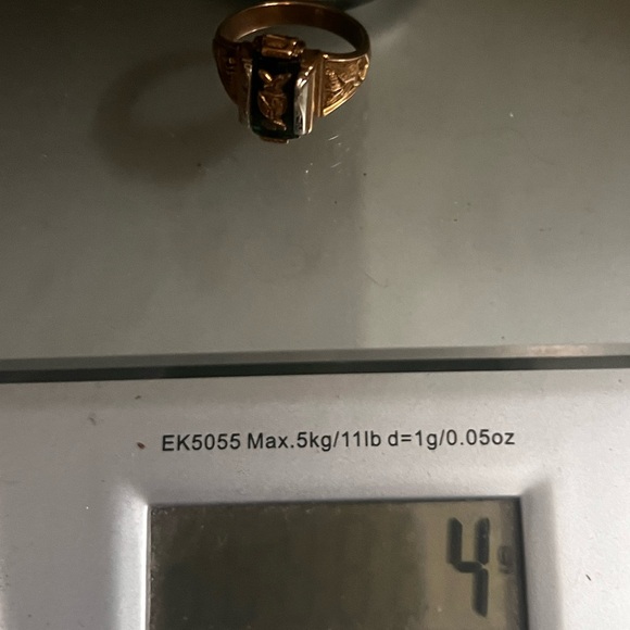 Josten 10K Emerald Eastern Eagles π¦
Class Ring π Elegant High School π« Luxury - Picture 13 of 16